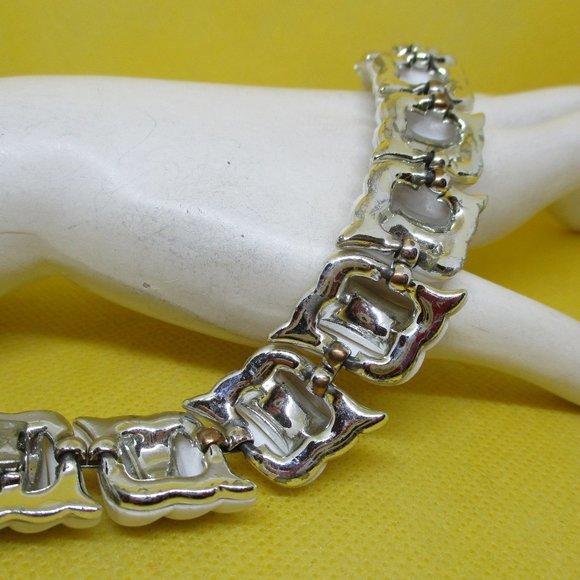 CORO Bracelet White LUCITE SILVER Tone Metal Wave Shaped Sections Bracelet VTG - Picture 3 of 11